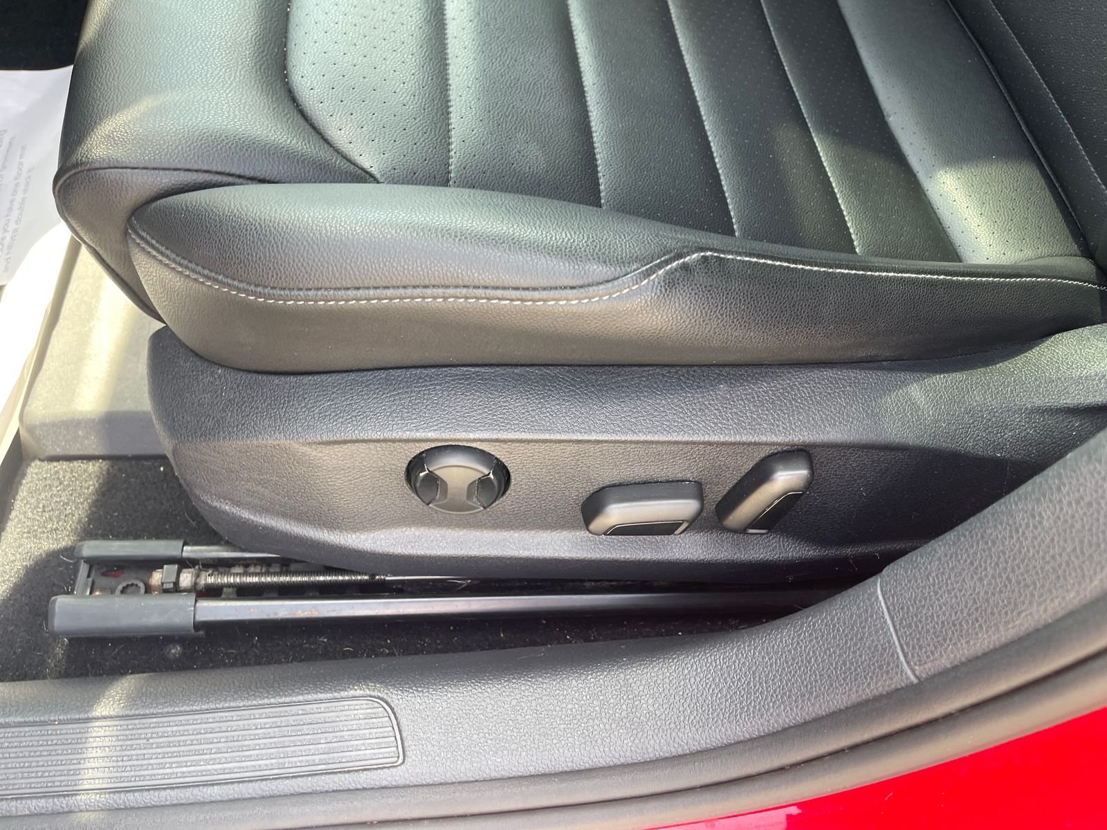 Used 2017 Red Volkswagen TSI SEL image 26
