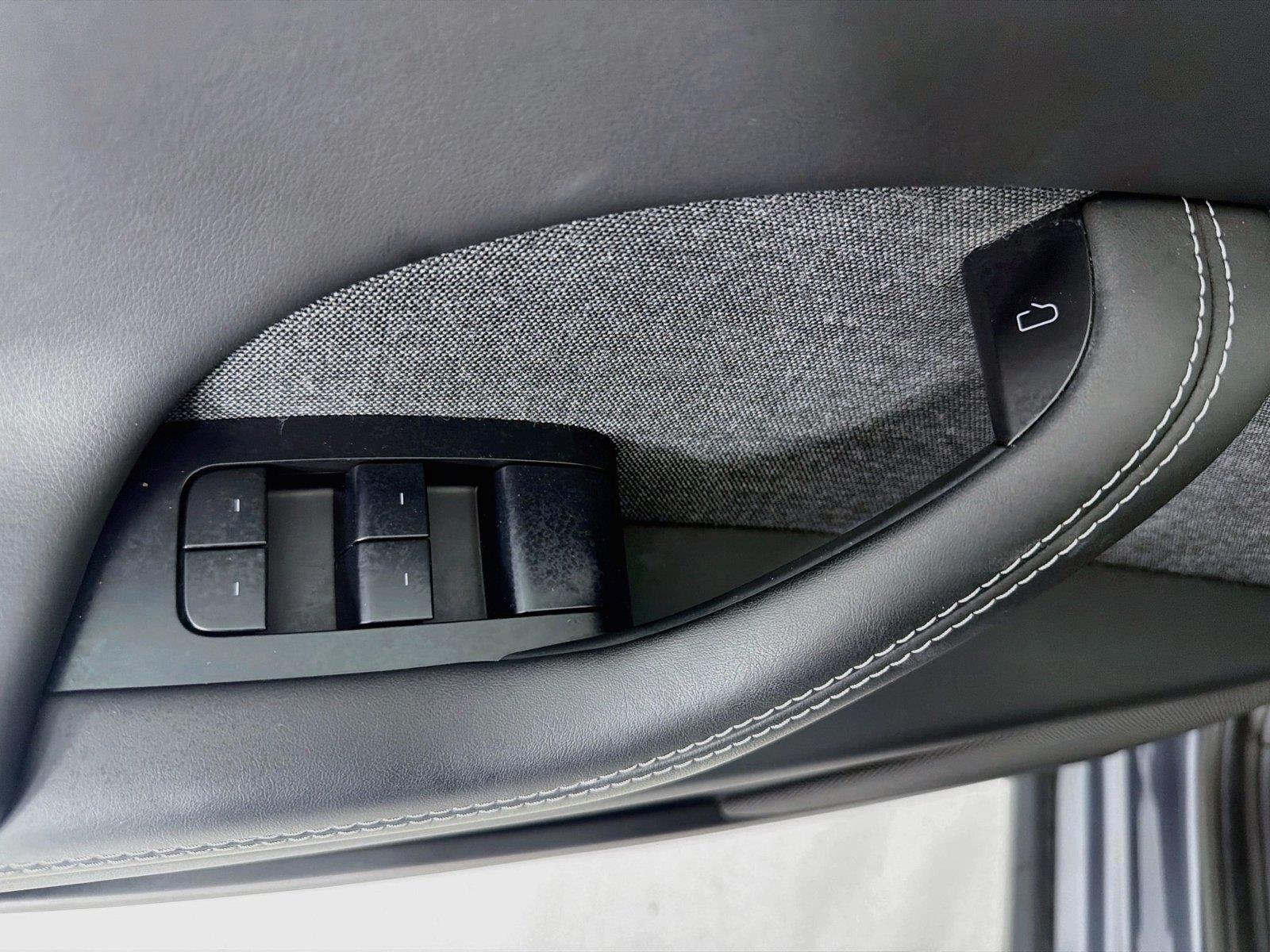 Used 2023  Tesla  image 7
