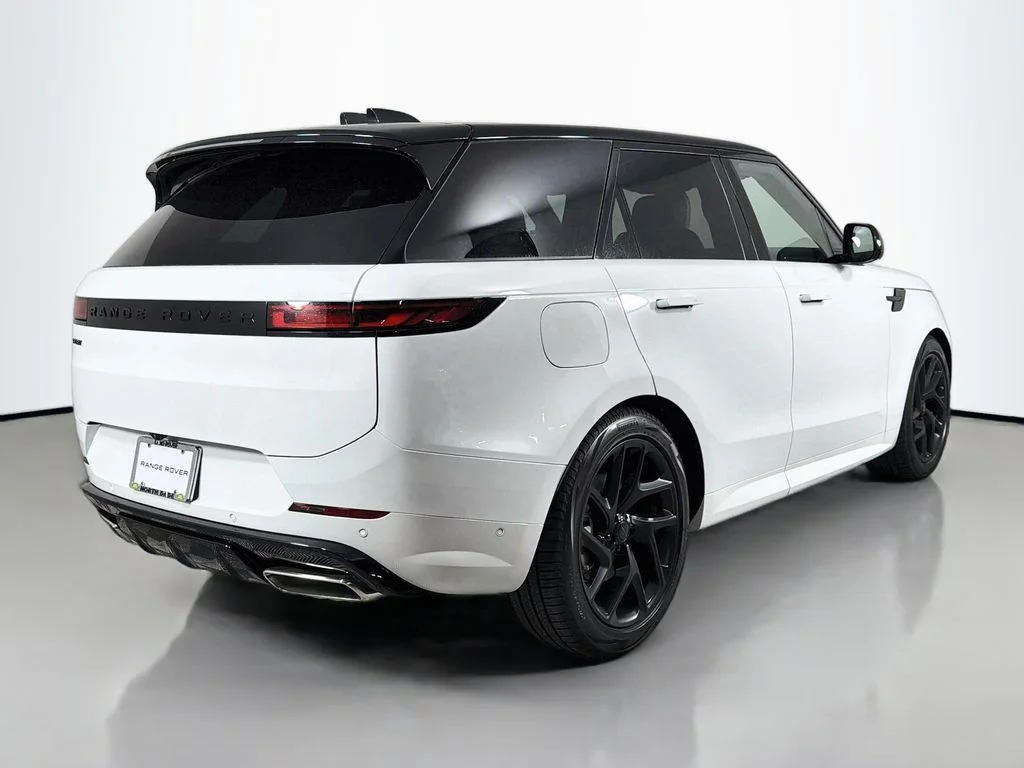 New 2026 Fuji White Land Rover Dynamic SE image 5