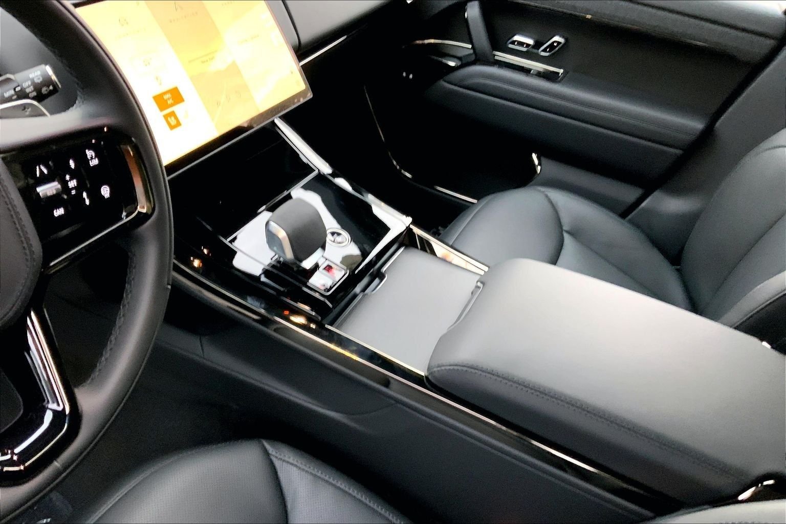 New 2026 Fuji White Land Rover Dynamic SE image 7