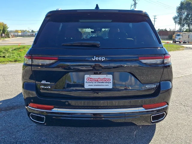 Used 2024 Black Jeep Summit image 6