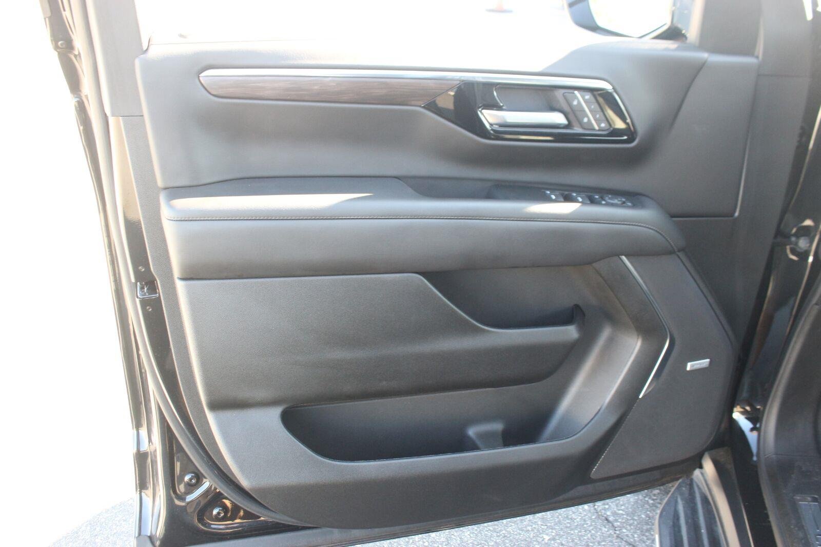 Used 2025 Black Chevrolet LT image 14
