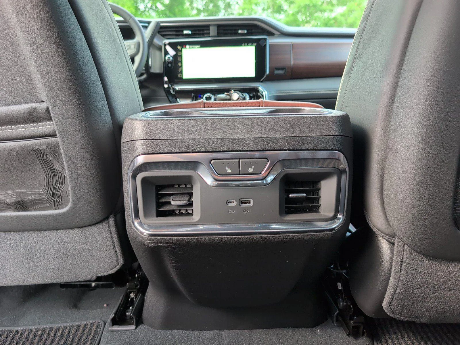 New 2026 Glacier White Tricoat GMC Denali Ultimate image 32