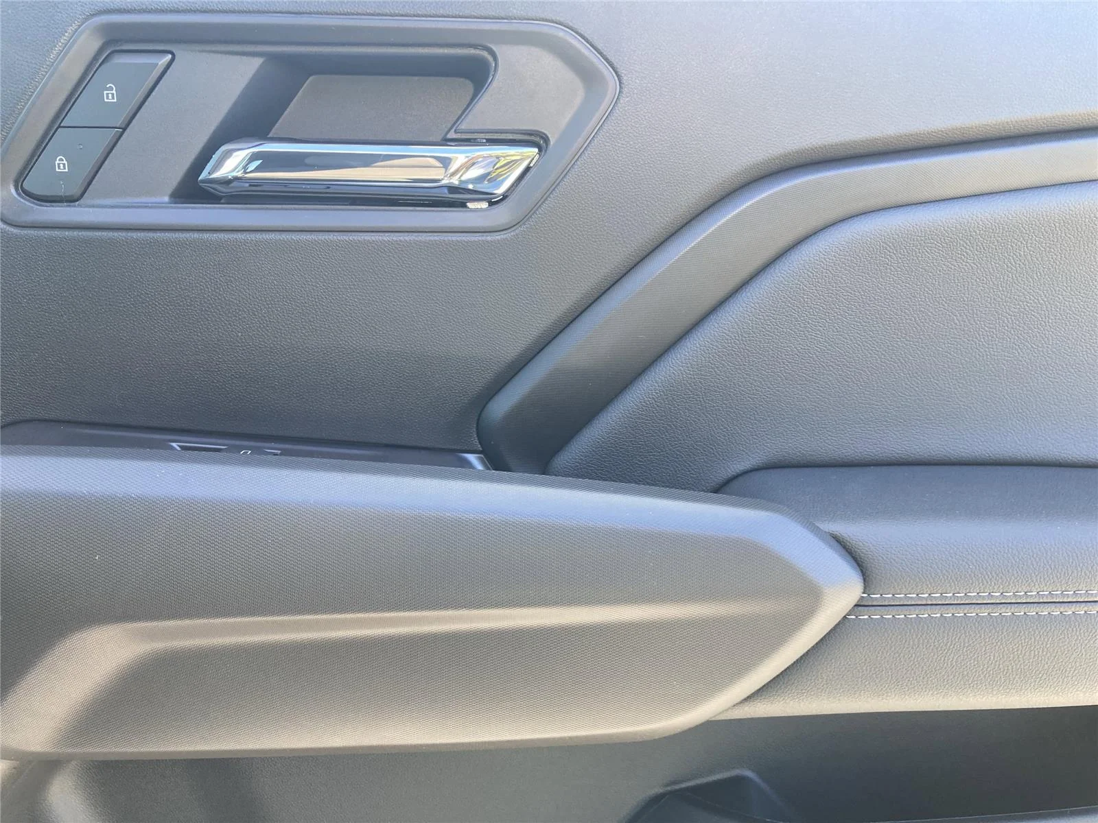 New 2026 Summit White GMC Elevation image 17