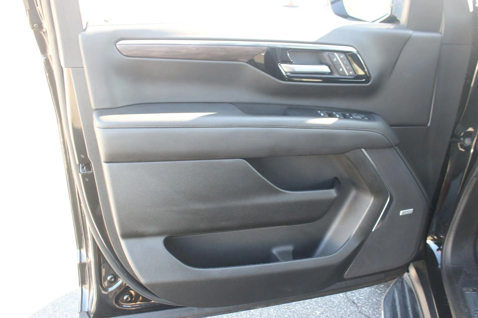 Used 2025 Black Chevrolet LT image 14