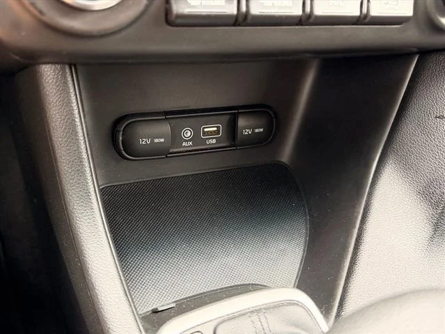 Used 2019 White Kia LX image 26