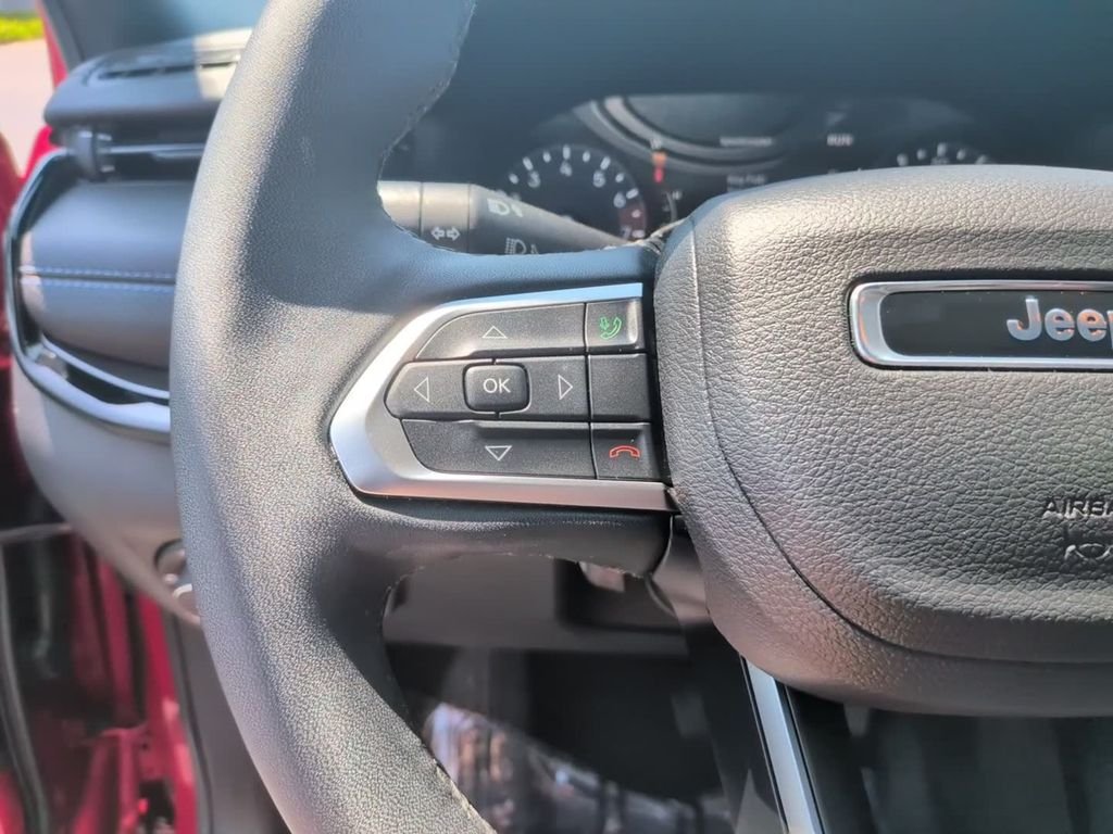 New 2026 Red Hot Pearl-Coat Exterior Paint Jeep Latitude image 19
