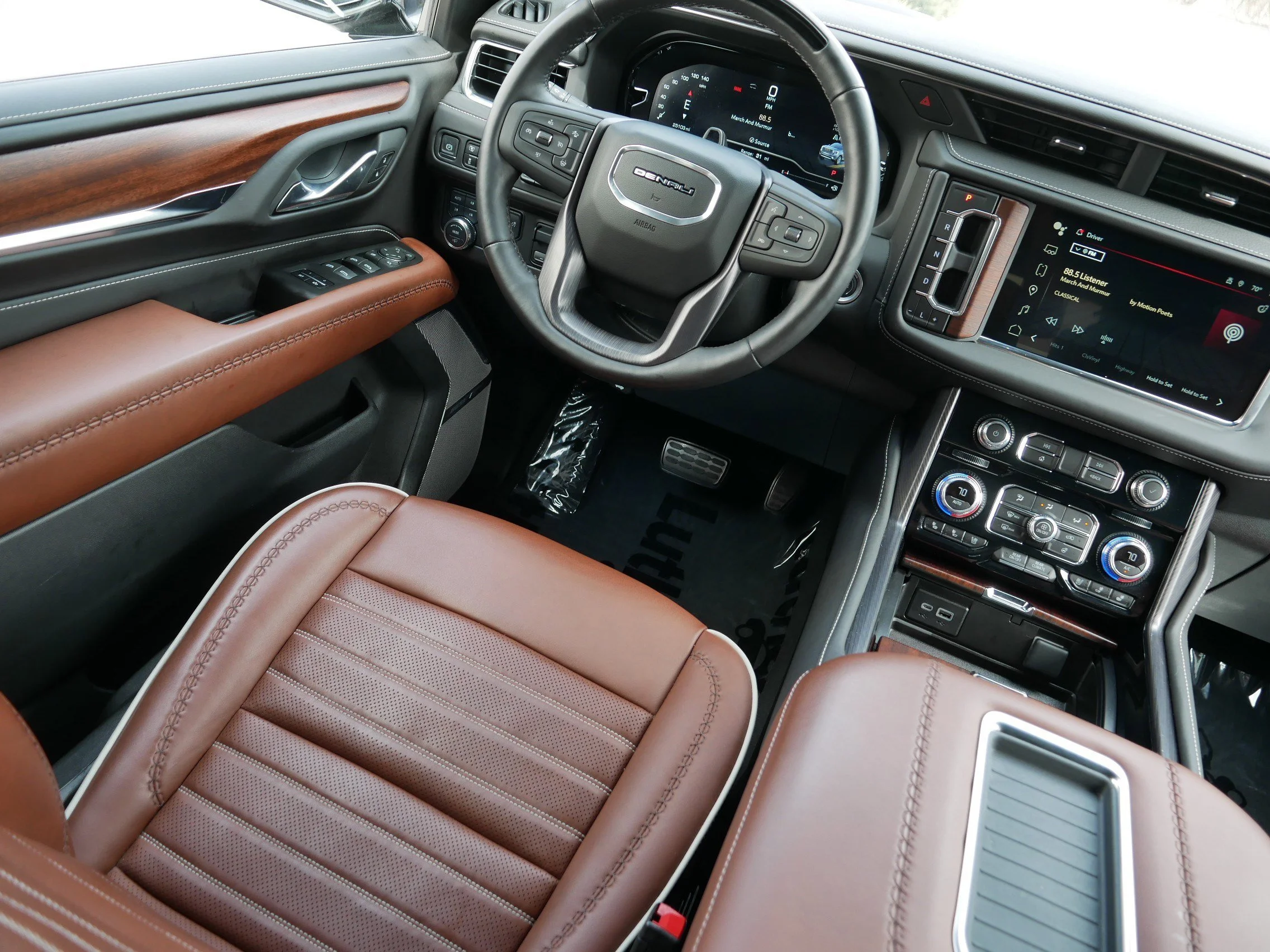 Used 2024 Onyx Black GMC Denali Ultimate image 9