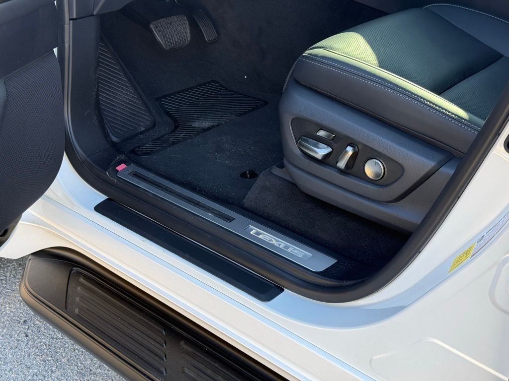 2026 Lexus LX 700h Luxury - Photo 19