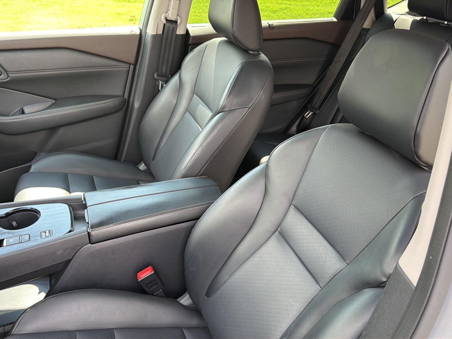 Used 2022 Brilliant Silver Metallic Nissan SV image 29