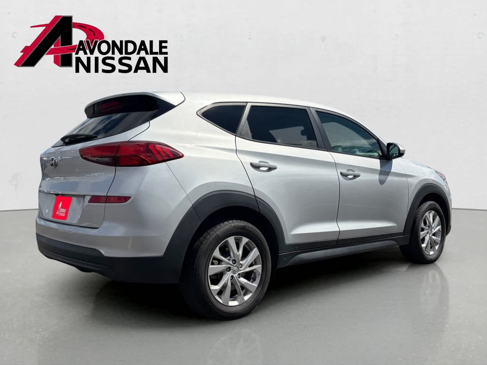 Used 2019 Molten Silver Hyundai SE image 3