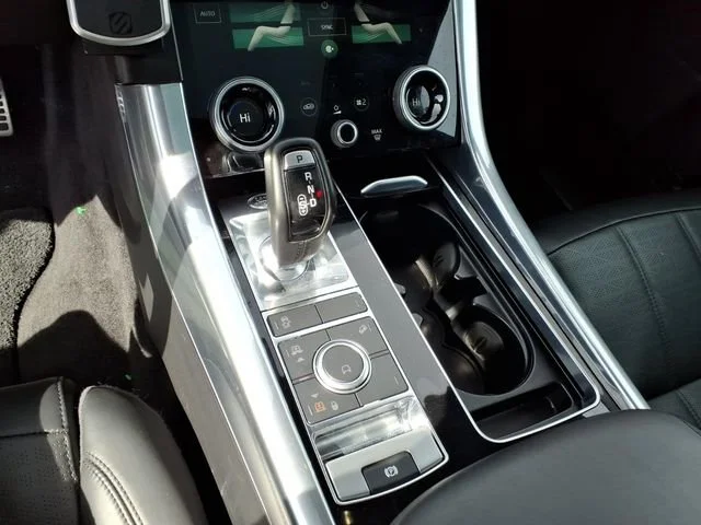 Used 2018  Land Rover HSE Dynamic image 9