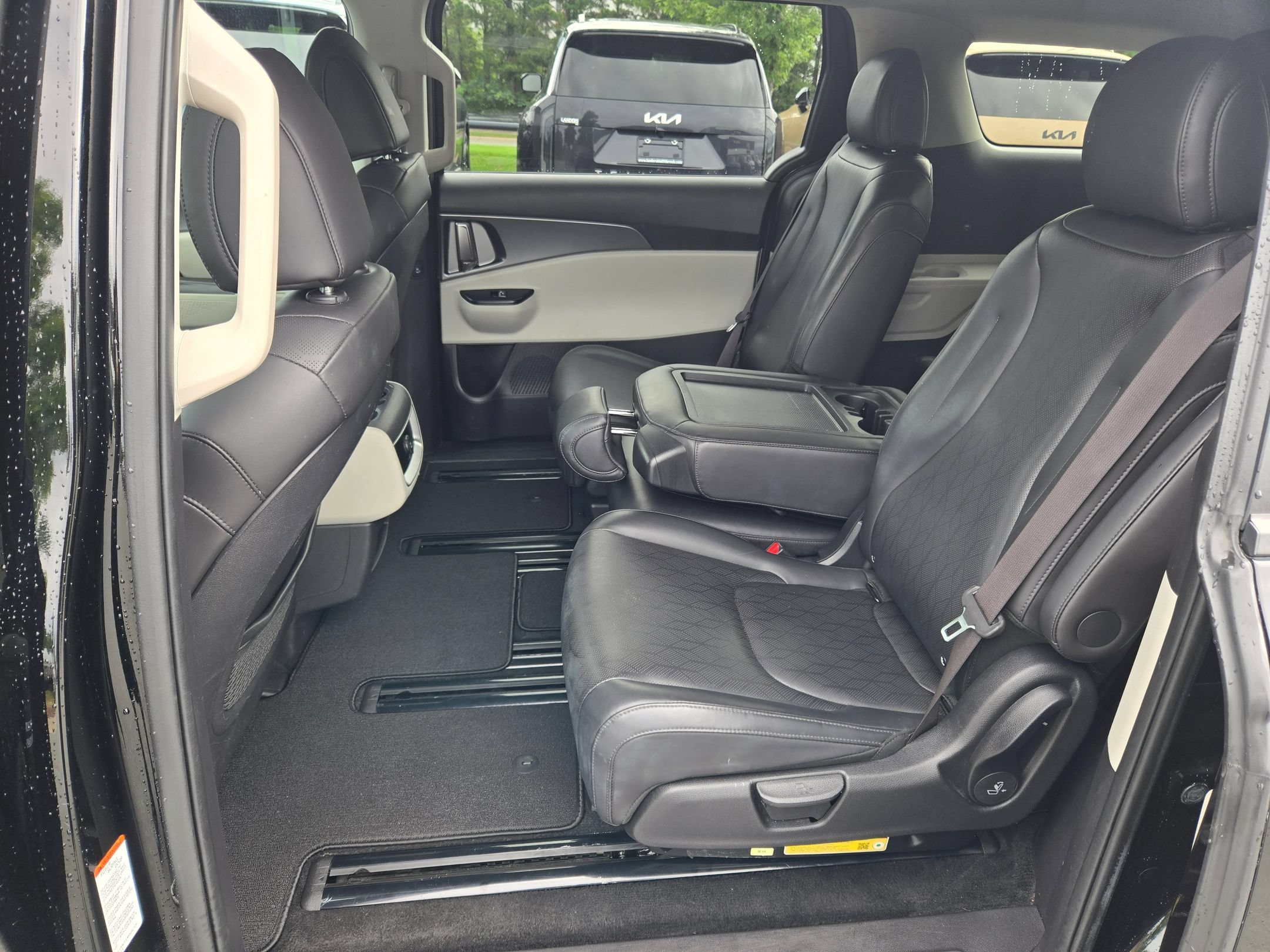 Used 2024 Aurora Black Pearl Kia LX image 31