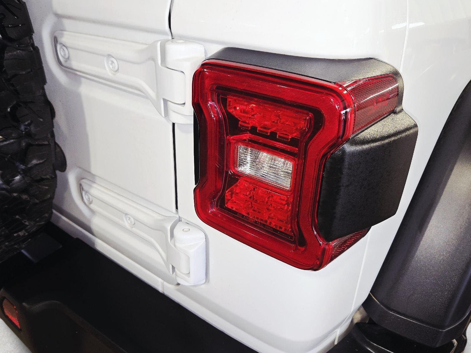 Certified Used 2022 Bright White Clearcoat Jeep Unlimited Rubicon image 18