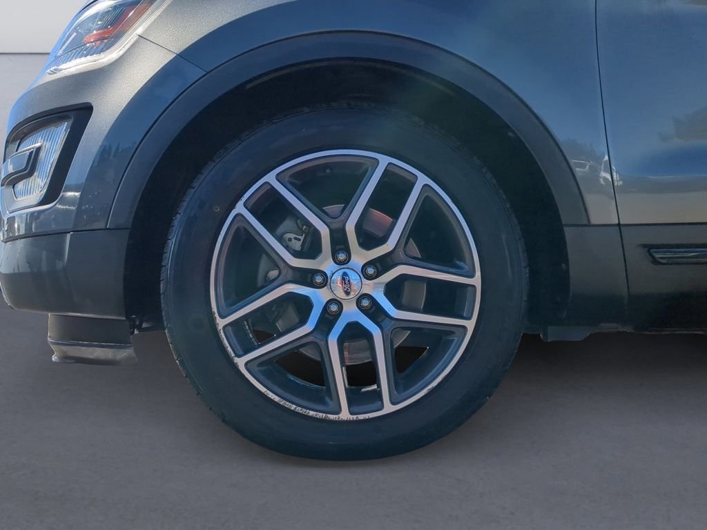Used 2017 Magnetic Ford Sport image 11