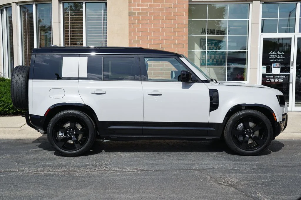 Used 2026 Gray Land Rover X-Dynamic SE image 7
