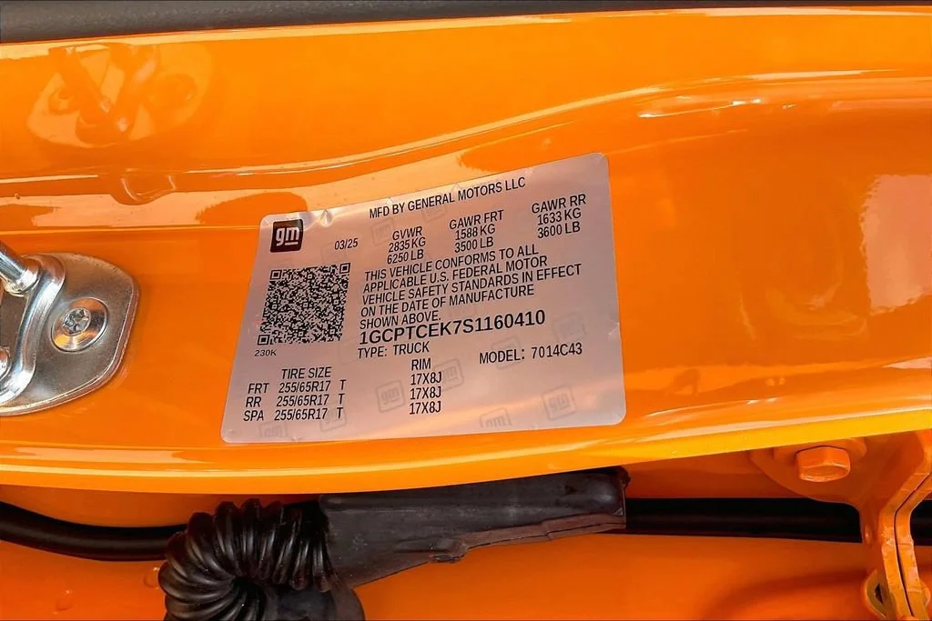 2025 Chevrolet Colorado LT - Photo 11