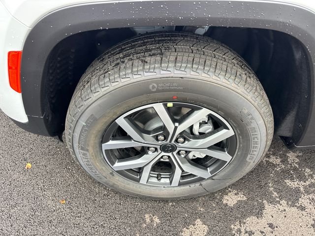 New 2027 Bright White Clear-Coat Paint Jeep Laredo X image 33