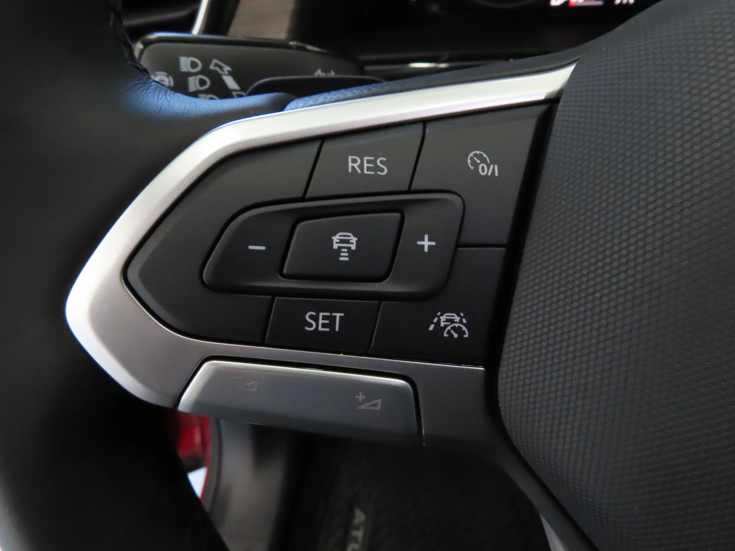 2025 Volkswagen Atlas SEL Premium R-Line - Photo 13