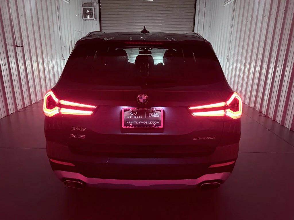 Used 2023 Dark Graphite BMW sDrive30i image 9