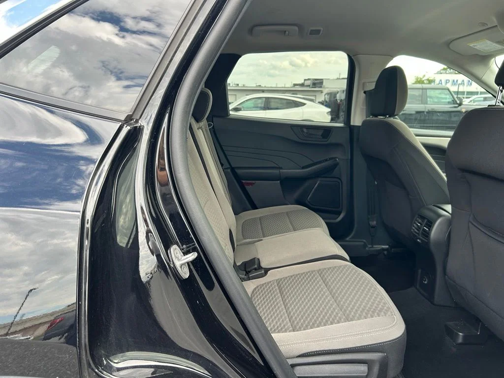 Used 2022 Black Metallic Ford SE image 22
