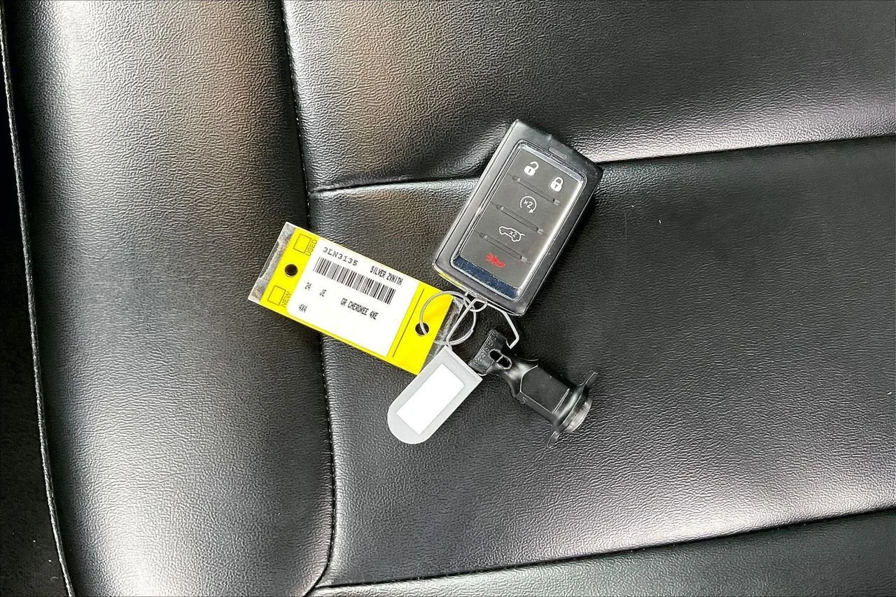 Used 2024 Silver Jeep 4xe image 34