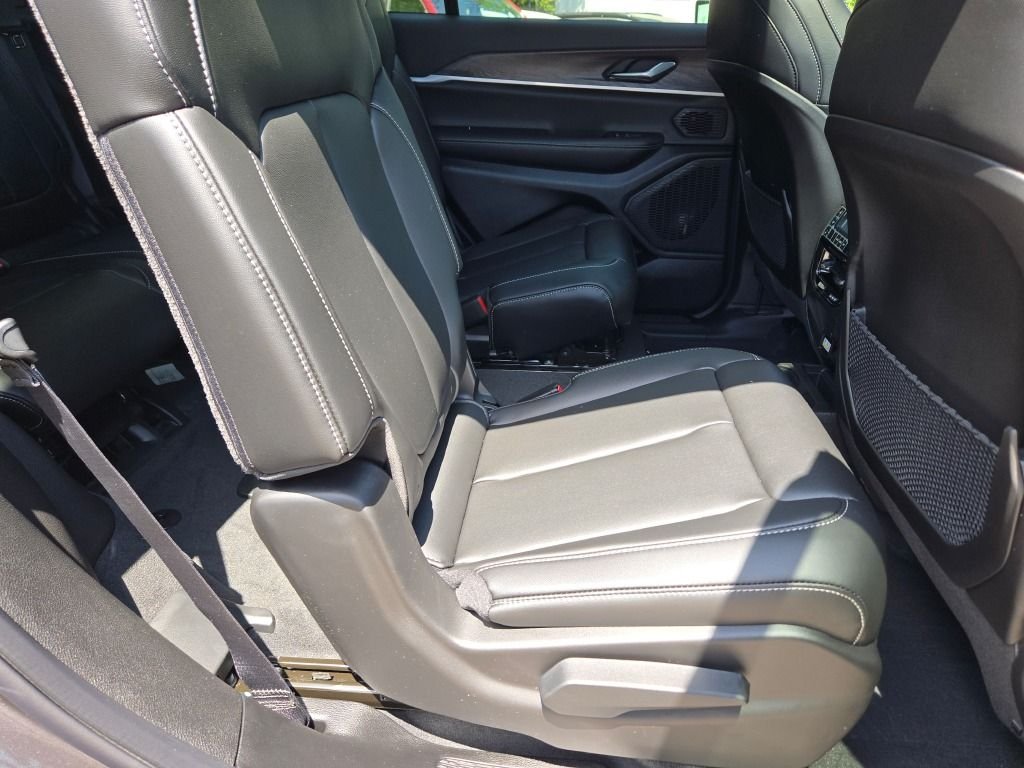 New 2026 Baltic Gray Metallic Clearcoat Jeep Limited image 9