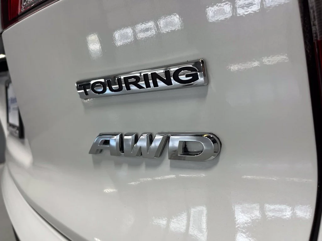 Certified Used 2020 Platinum White Pearl Honda Touring image 42