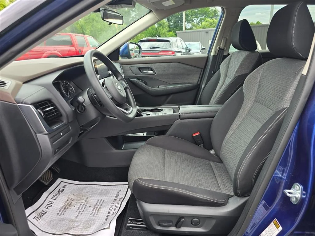 Used 2021 Blue Nissan SV image 11