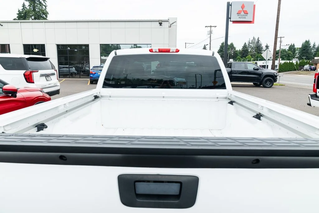 Used 2008 White GMC SLE1 image 7