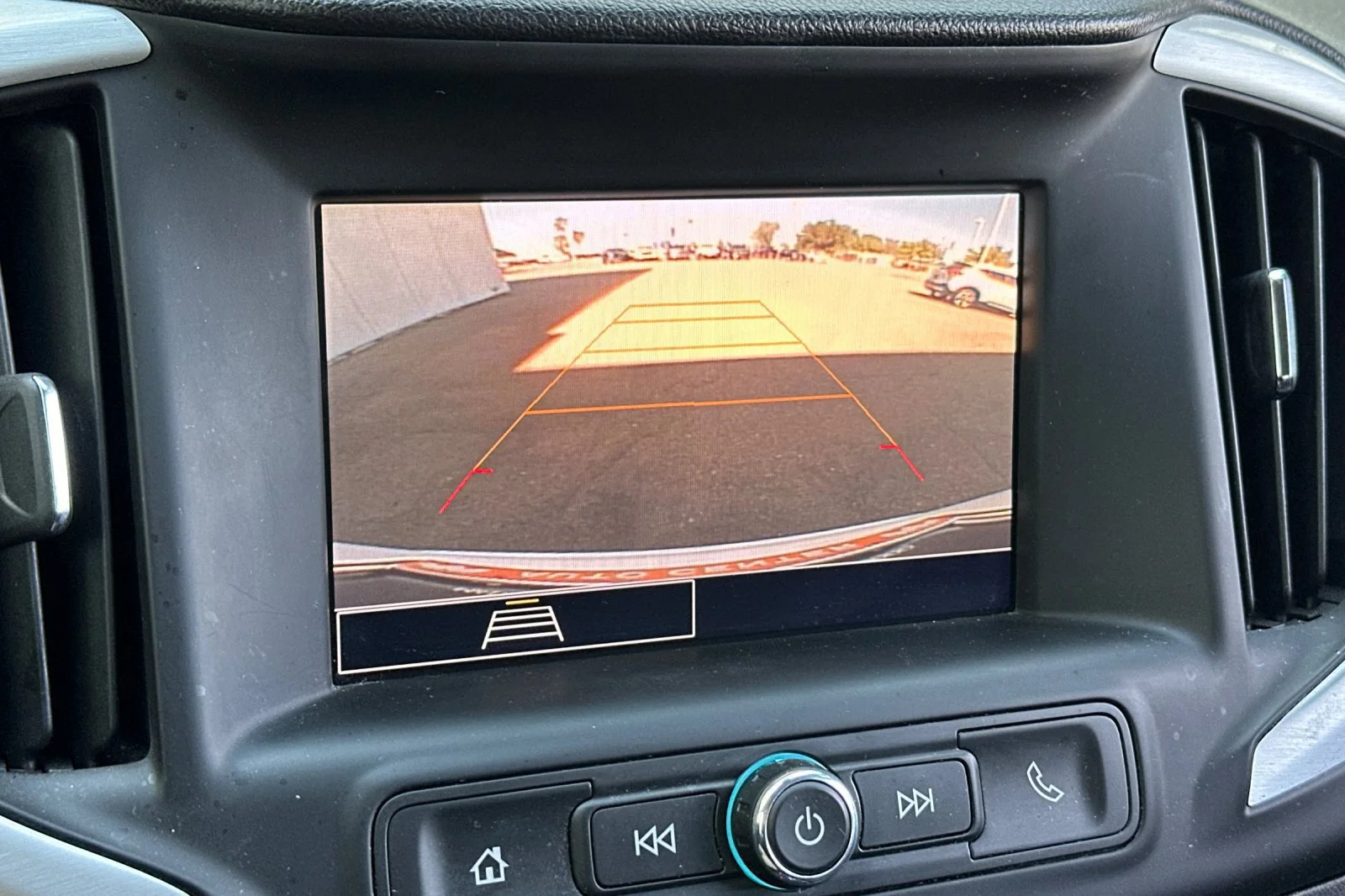 Used 2024 Summit White GMC SLE image 19