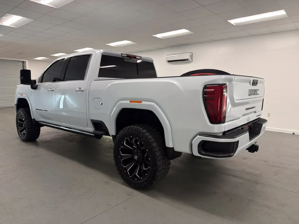 Used 2026 Glacier White Tricoat GMC Denali Ultimate image 9
