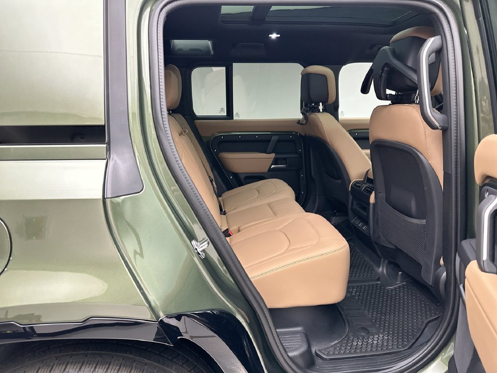 New 2026 Woolstone Green Metallic Land Rover X-Dynamic SE image 7