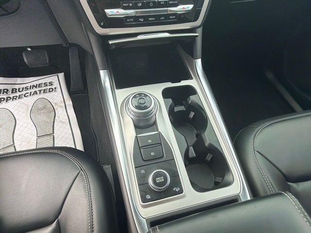 Used 2023 Black Ford XLT image 22
