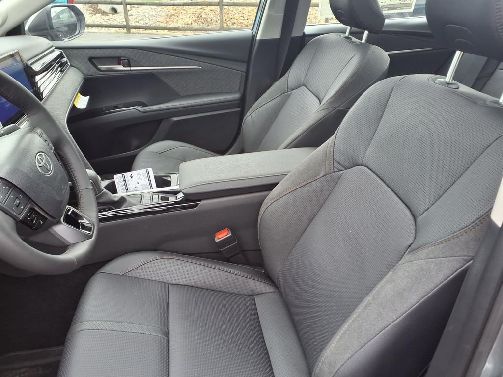 2026 Toyota Camry XLE - Photo 6