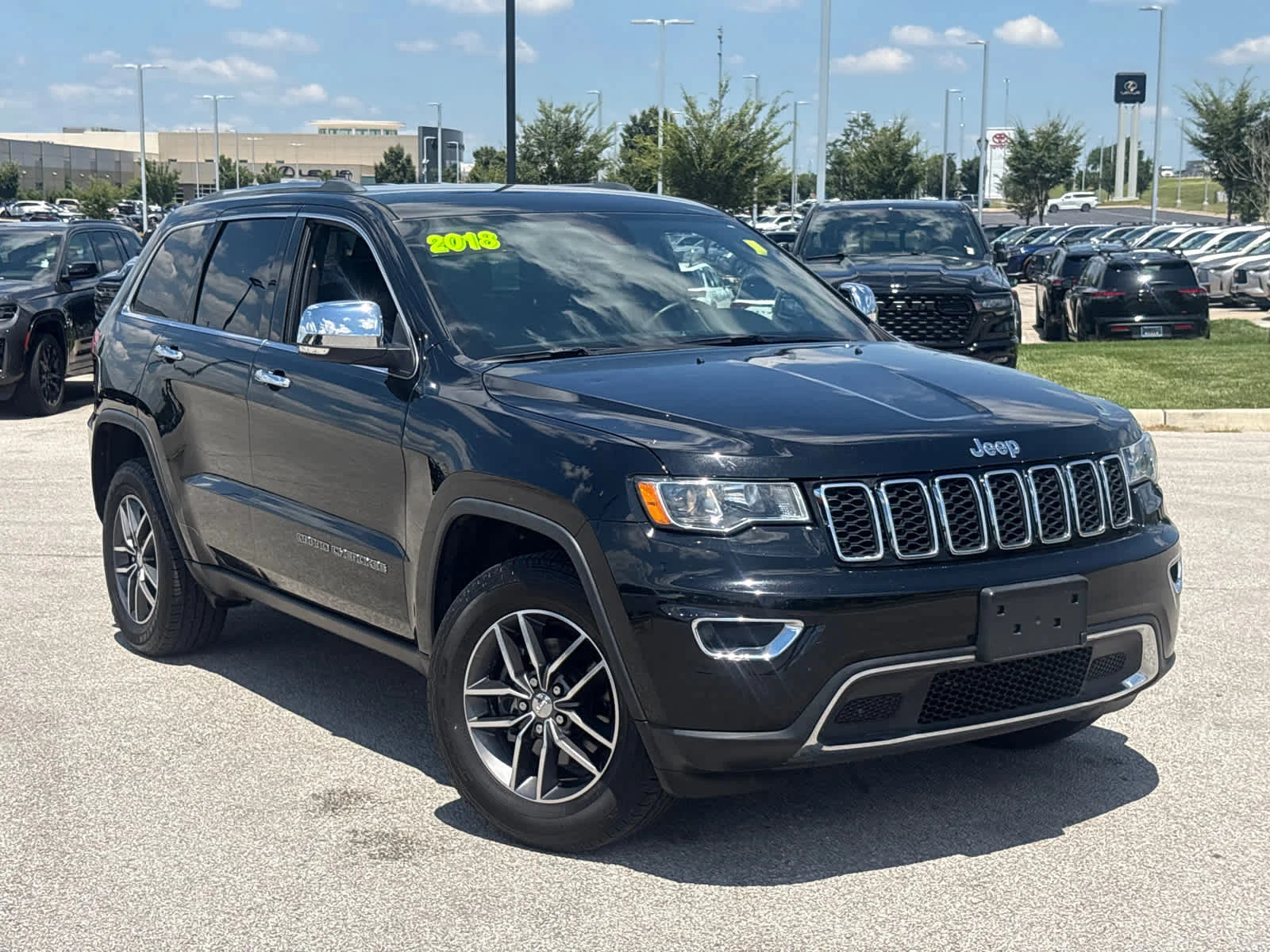 Used 2018 Diamond Black Crystal Pearlcoat Jeep Limited image 2