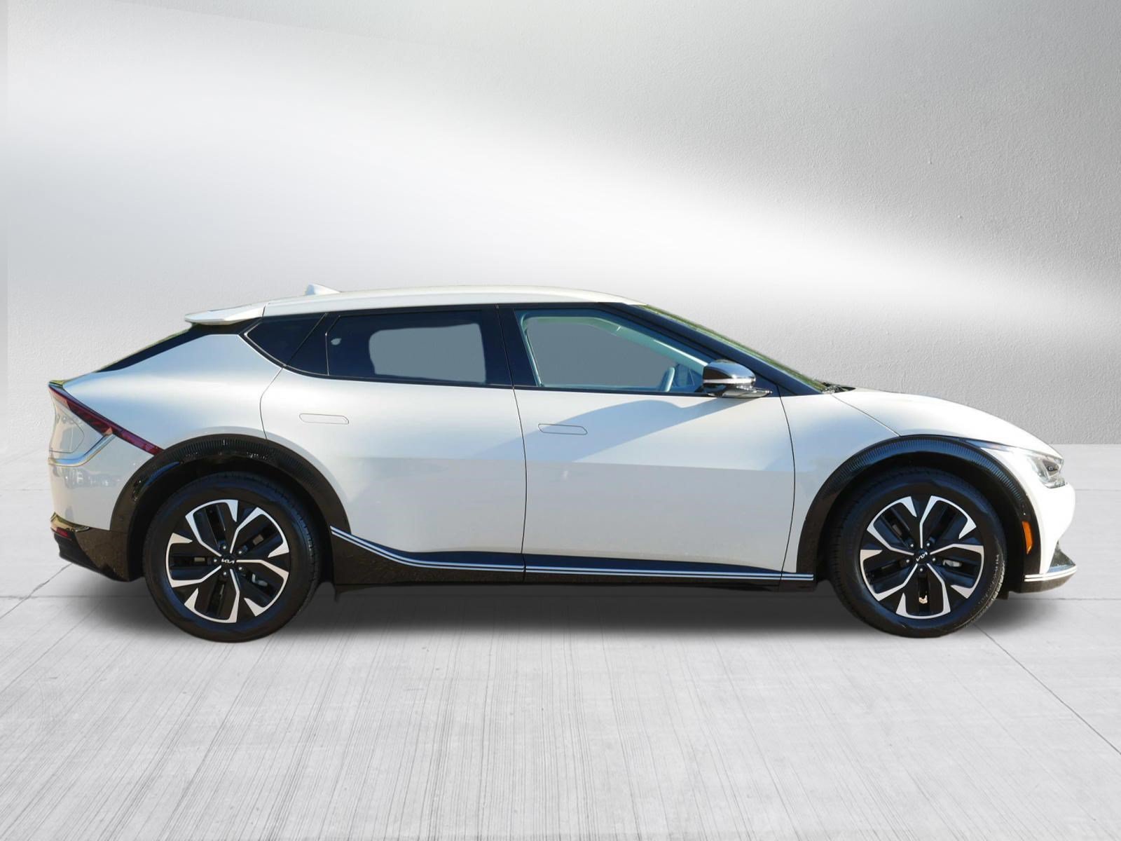Certified Used 2023 Glacier Kia Wind image 8