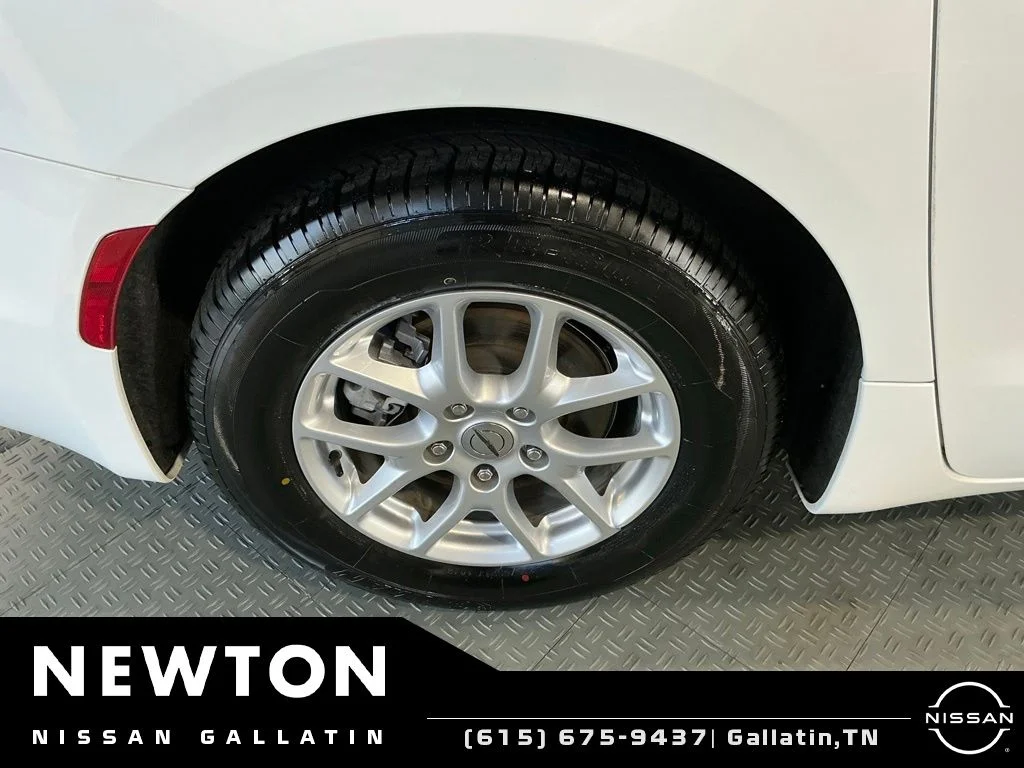 Used 2023 Bright White Clearcoat Chrysler Touring L image 50