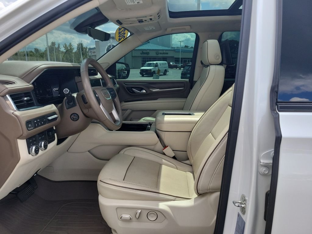 Used 2022 White GMC Denali image 18