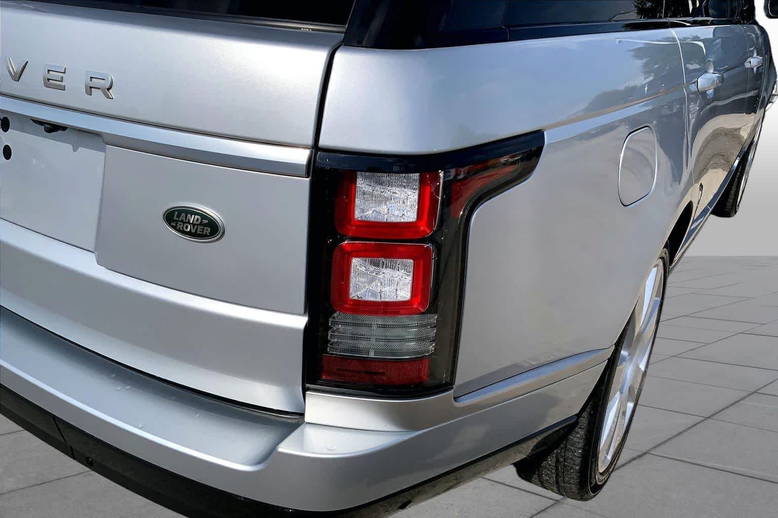 Used 2017 Silicon Silver Metallic Land Rover  image 26