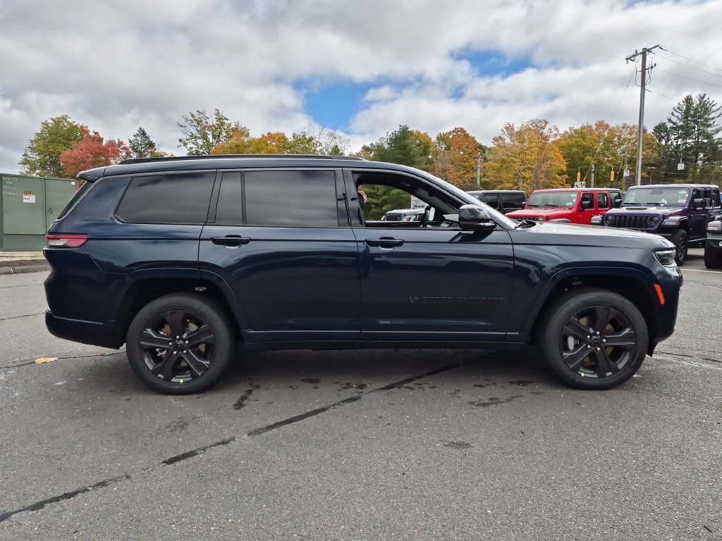 New 2027 Fathom Blue Pearl-Coat Paint Jeep Limited Reserve image 3