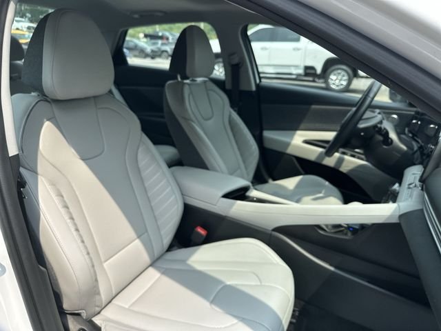 Used 2025 White Hyundai Limited image 28