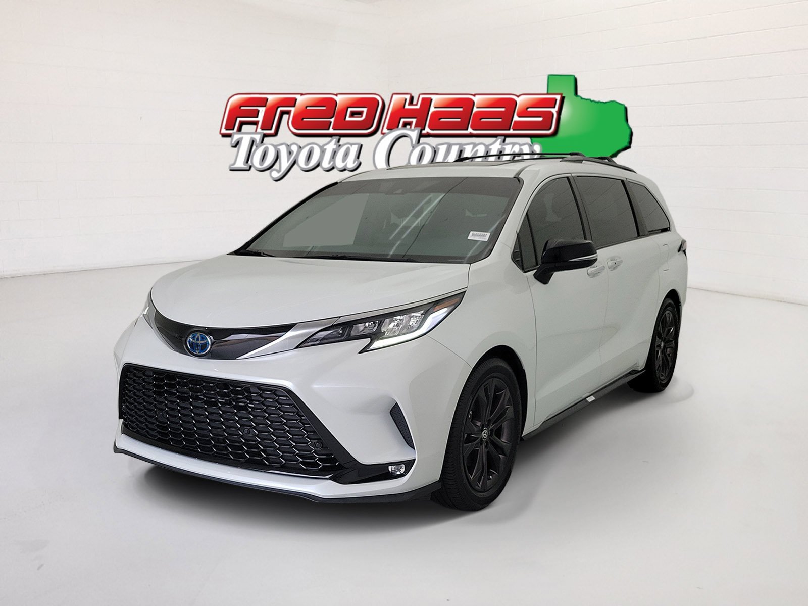Used 2023 Wind Chill Pearl Toyota XSE image 1