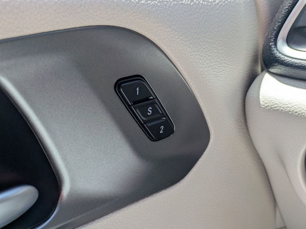2024 Chrysler Pacifica Touring L - Photo 25