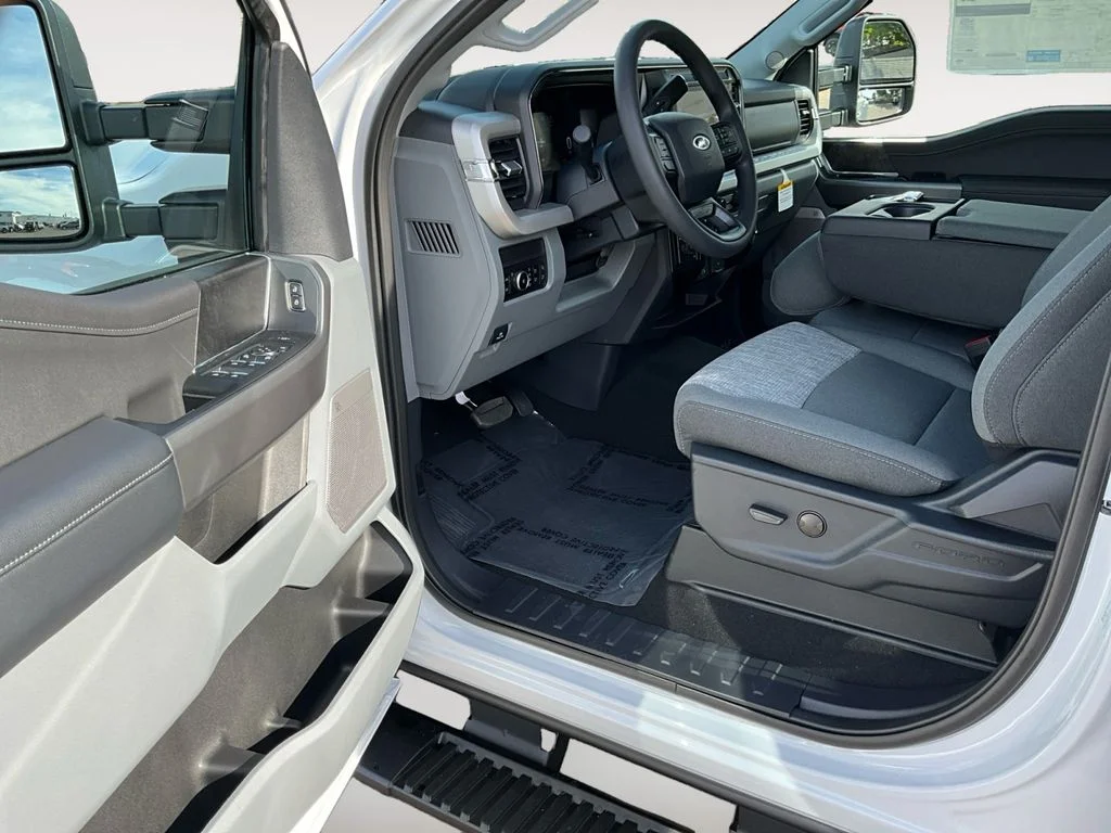 2026 Ford F-350 Super Duty XLT - Photo 15