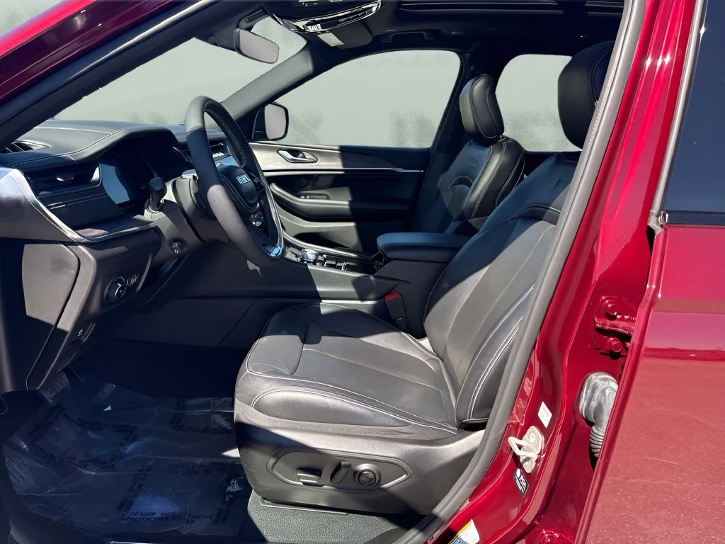 Used 2023 Red Jeep Overland image 9