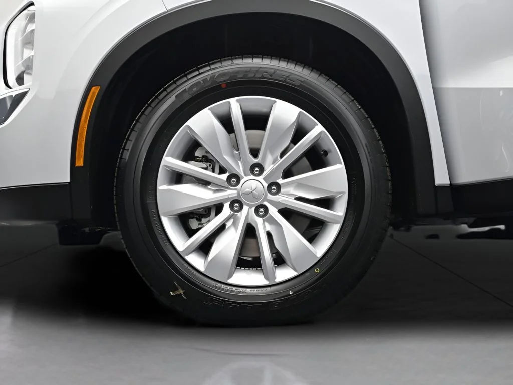 New 2026 White Diamond Mitsubishi ES image 26
