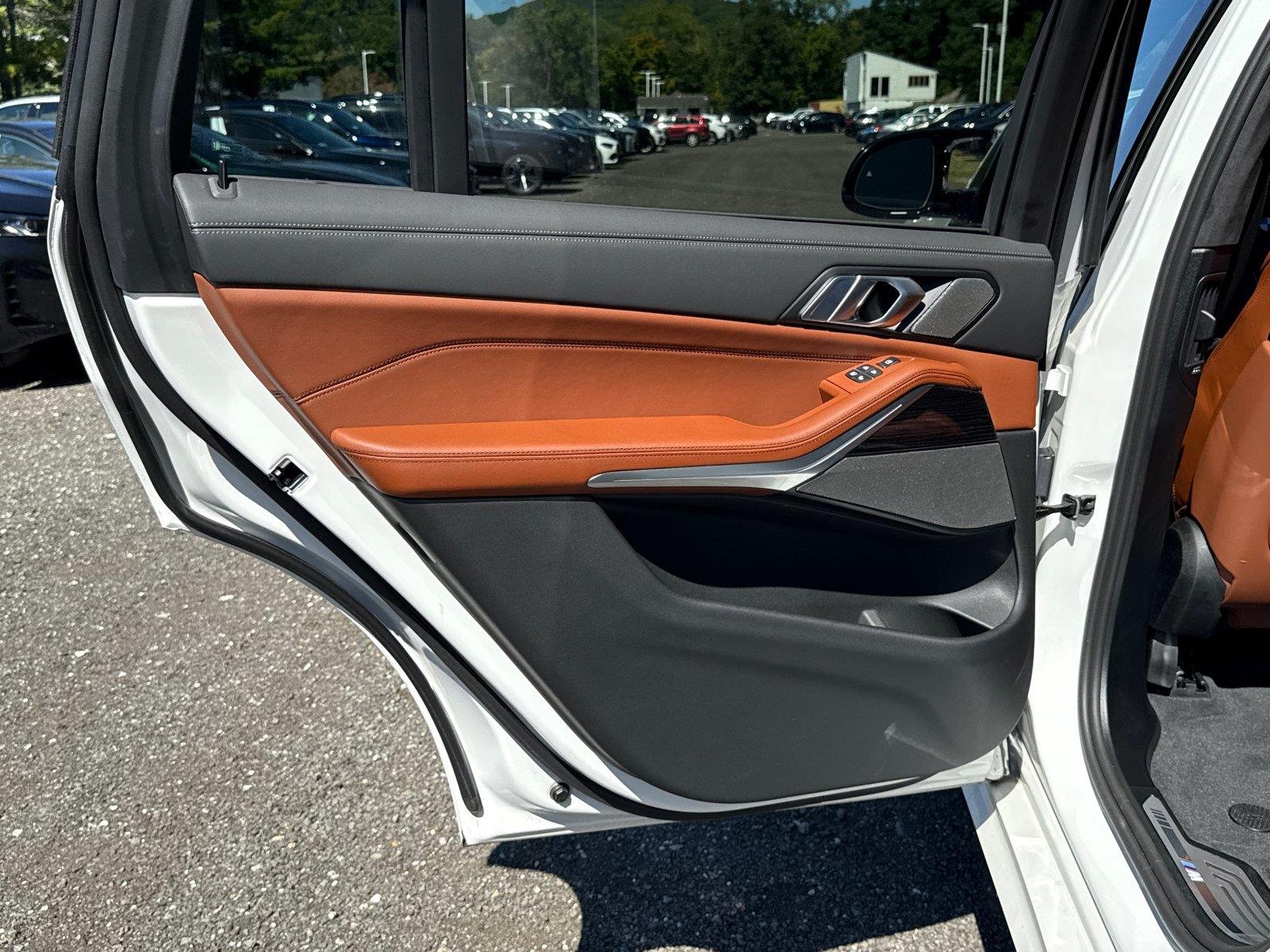 Used 2026 WHITE BMW M60i image 21