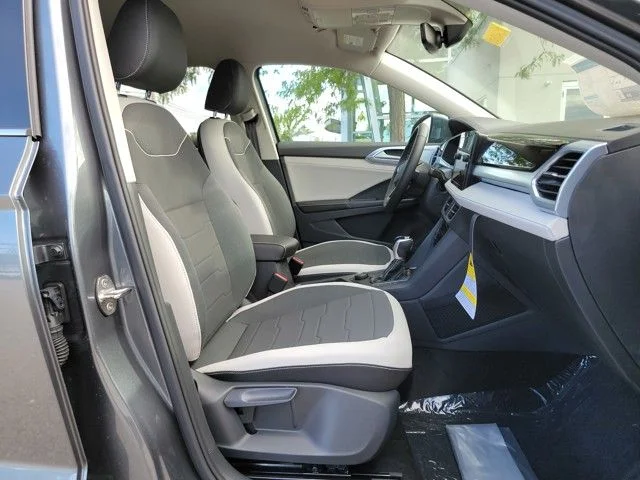 2025 Volkswagen Taos SE - Photo 17