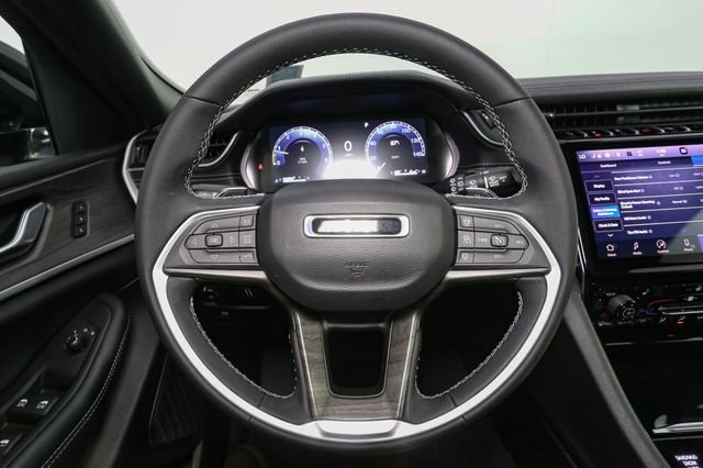 Used 2025 Gray Jeep Limited image 35